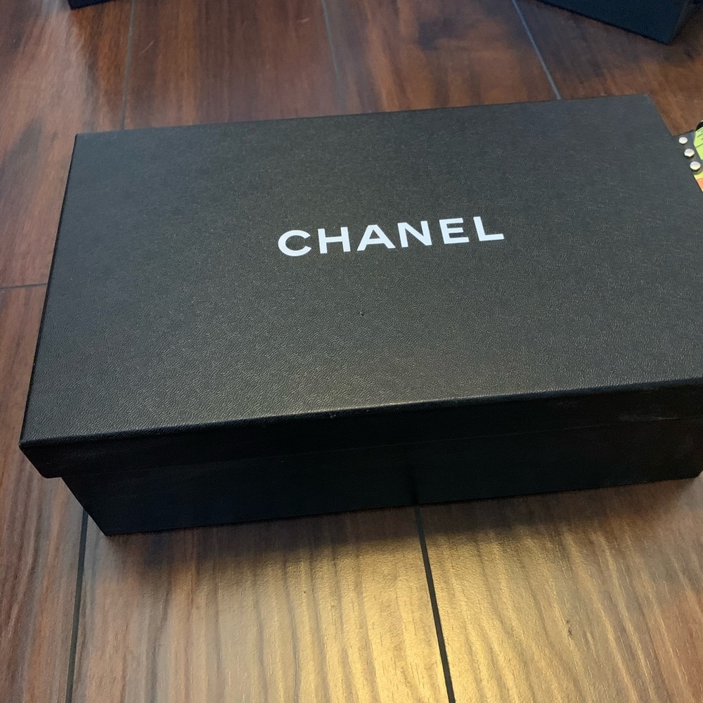 Chanel box (empty) - Picture 3 of 5